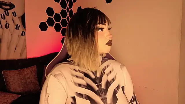 Snapshot of meowboo chatting on February 2026 01:44:02 AM meowboo online show from February 2026 01:44:02 AM