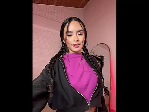 Snapshot of cristal_roberts chatting on June 2026 09:26:02 PM cristal roberts online show from June 2026 09:26:02 PM