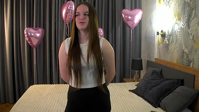 Snapshot of MarenCalarco chatting on February 2026 03:53:01 PM MarenCalarco online show from February 2026 03:53:01 PM