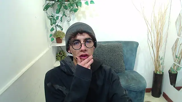 Snapshot of AaronBeer_ chatting on February 2026 11:42:02 AM AaronBeer online show from February 2026 11:42:02 AM