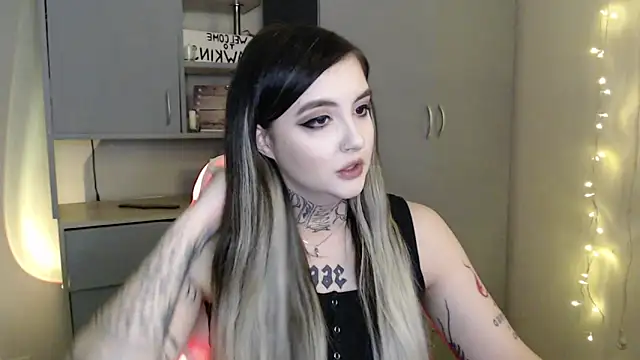 Snapshot of Rin_Tozier chatting on February 2026 12:07:02 AM Rin Tozier online show from February 2026 12:07:02 AM