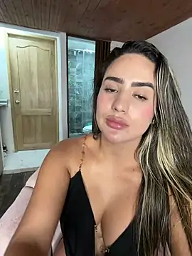 Snapshot of Miilana_ chatting on May 2026 12:18:01 AM Miilana online show from May 2026 12:18:01 AM