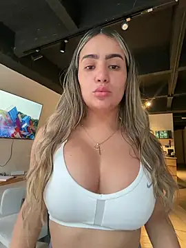 Snapshot of Miilana_ chatting on August 2026 03:47:02 PM Miilana online show from August 2026 03:47:02 PM
