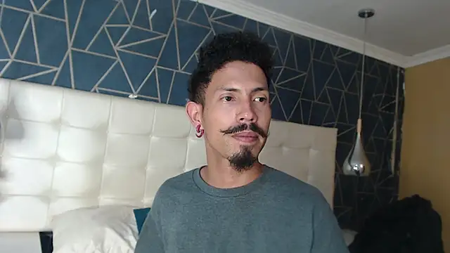 NoaahTylor online show from February 2026 08:26:02 PM