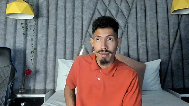 NoaahTylor online show from February 2026 08:07:02 PM