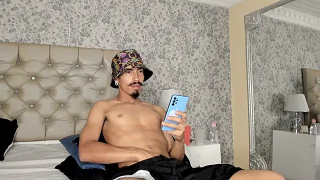 NoaahTylor online show from April 2026 08:26:01 AM