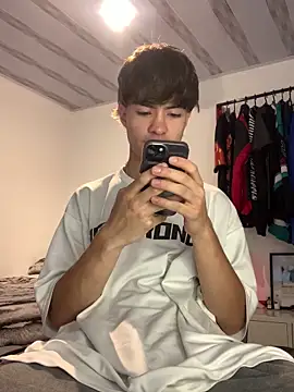 Snapshot of Gatito_gg chatting on March 2026 01:33:01 AM Gatito gg online show from March 2026 01:33:01 AM