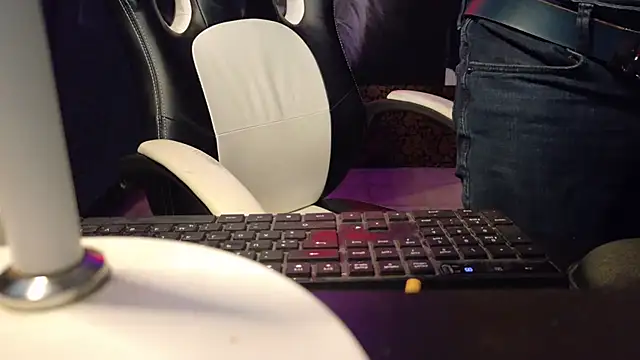 YouAndMe-forever online show from March 2026 11:33:01 PM