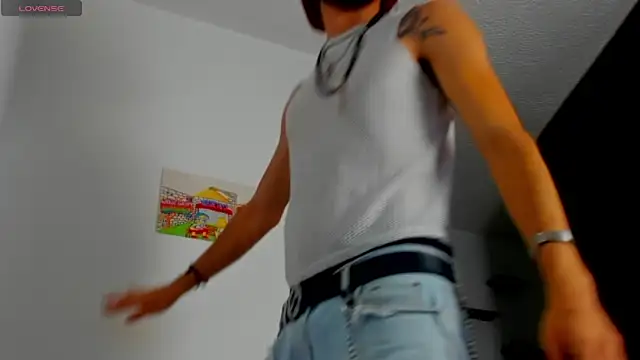 Snapshot of LovexJuxn8 chatting on February 2026 04:01:01 PM LovexJuxn8 online show from February 2026 04:01:01 PM