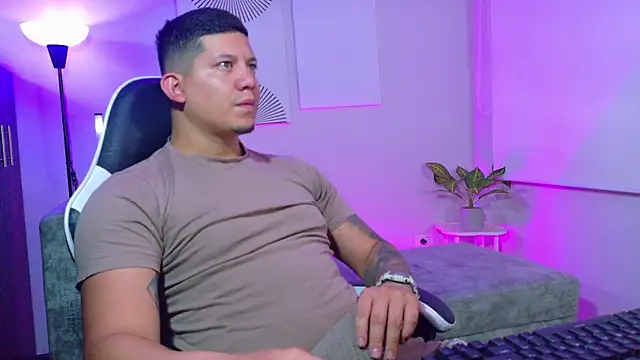 Snapshot of _robertobaggioo chatting on July 2026 12:40:01 PM robertobaggioo online show from July 2026 12:40:01 PM