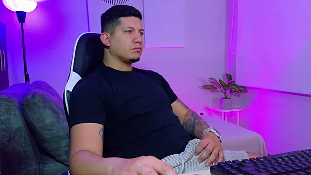Snapshot of _robertobaggioo chatting on July 2026 12:26:02 PM robertobaggioo online show from July 2026 12:26:02 PM