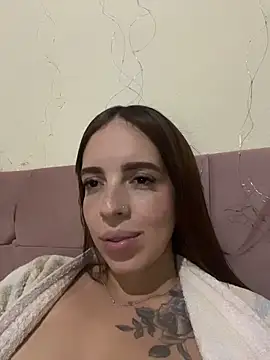 Snapshot of Larinhap chatting on May 2026 02:05:02 AM Larinhap online show from May 2026 02:05:02 AM