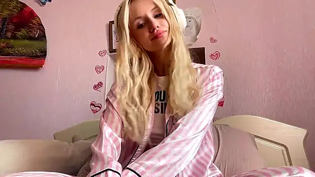 Snapshot of MelissaZaria chatting on June 2026 07:34:01 AM MelissaZaria online show from June 2026 07:34:01 AM