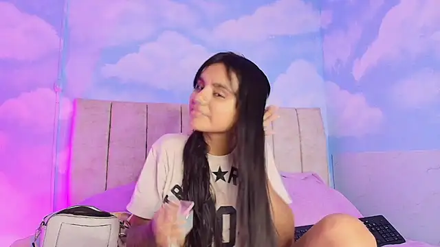 Aliclark online show from April 2026 07:03:01 PM