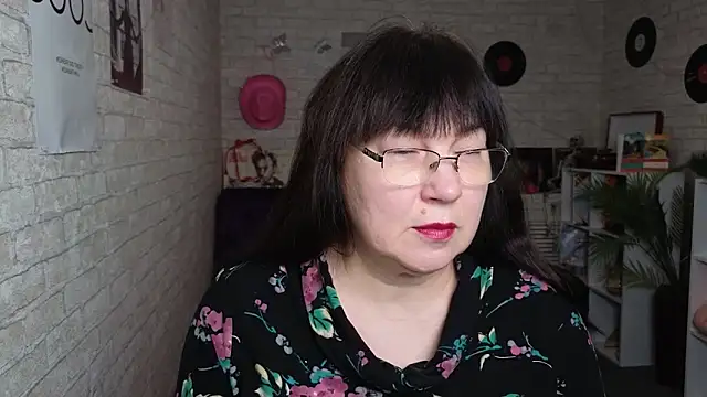 Snapshot of Tori_Twirl chatting on February 2026 06:37:01 AM Tori Twirl online show from February 2026 06:37:01 AM