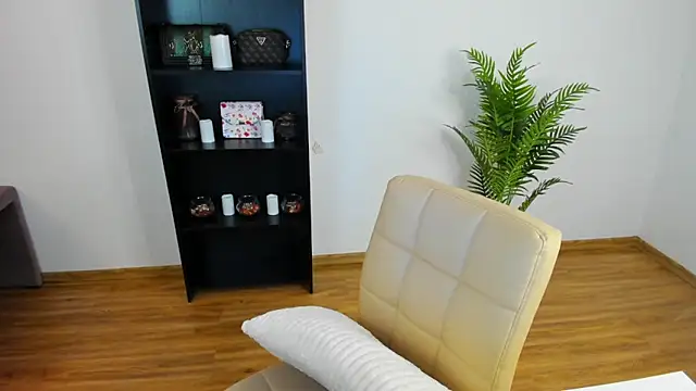 khloe starrr online show from May 2026 06:09:01 PM