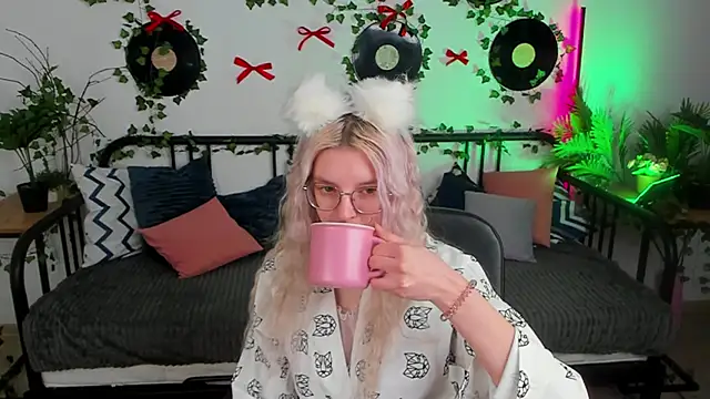 Snapshot of TiffanyPeachi chatting on February 2026 10:47:02 AM TiffanyPeachi online show from February 2026 10:47:02 AM