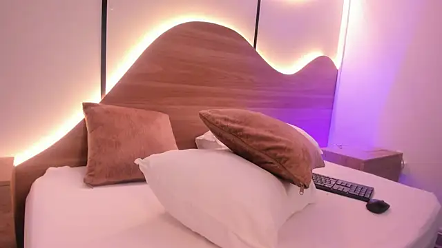 ariadna boneville online show from April 2026 02:39:01 AM