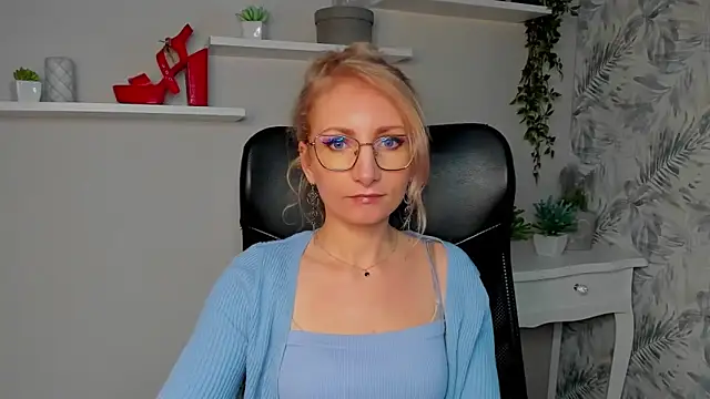 CinderellaMoon online show from March 2026 06:28:02 AM