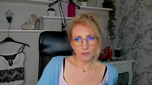 CinderellaMoon online show from March 2026 06:29:01 AM