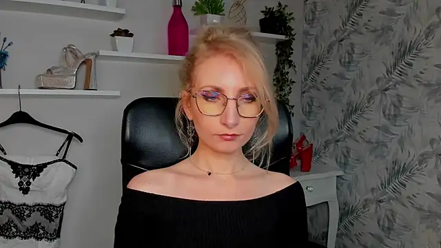 CinderellaMoon online show from March 2026 06:28:01 AM