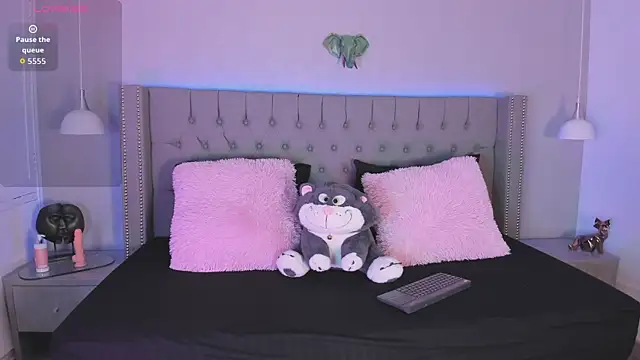 angelina honey  online show from April 2026 03:47:01 AM