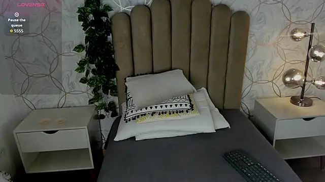 angelsky11 online show from April 2026 07:49:02 PM