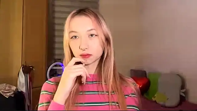 Snapshot of PinkTraible chatting on February 2026 12:56:01 PM PinkTraible online show from February 2026 12:56:01 PM