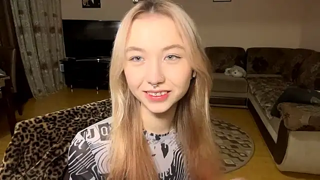 Snapshot of PinkTraible chatting on February 2026 11:31:02 AM PinkTraible online show from February 2026 11:31:02 AM