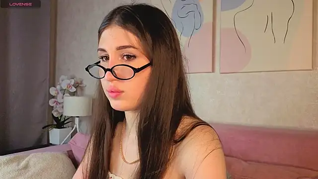Snapshot of Emily_Lews chatting on June 2026 09:09:02 AM Emily Lews online show from June 2026 09:09:02 AM