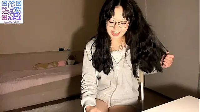 KateGlowee online show from February 2026 03:30:01 PM