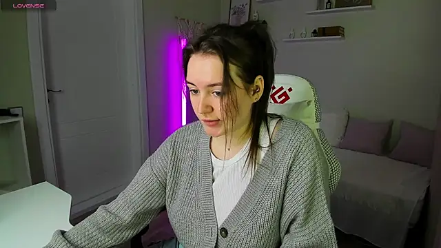 Laura CollinsS online show from May 2026 01:25:02 AM