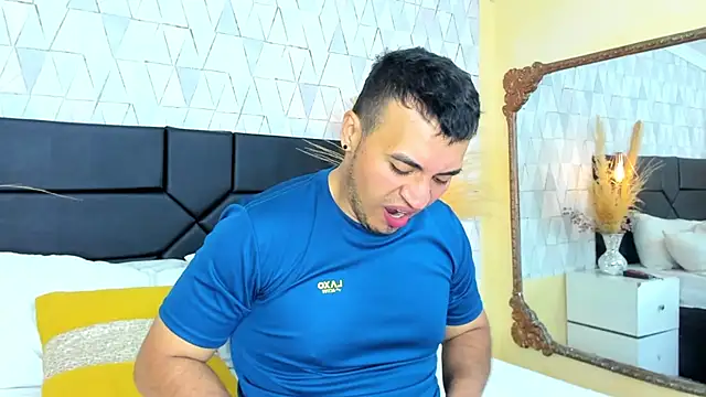 Snapshot of AronGarcia chatting on February 2026 12:06:01 PM AronGarcia online show from February 2026 12:06:01 PM