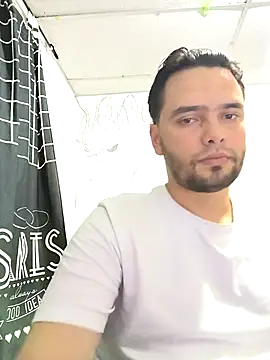 Snapshot of angel_leon01 chatting on February 2026 05:04:01 AM angel leon01 online show from February 2026 05:04:01 AM