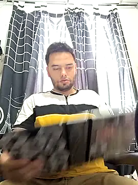 Snapshot of angel_leon01 chatting on February 2026 06:04:01 PM angel leon01 online show from February 2026 06:04:01 PM