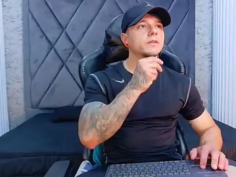 TYSONRICH1 online show from February 2026 06:18:01 PM