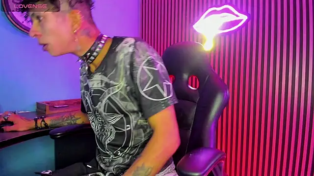 Snapshot of Maximoking26 chatting on February 2026 12:27:01 PM Maximoking26 online show from February 2026 12:27:01 PM