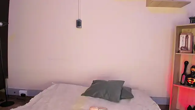 Tylla   online show from March 2026 05:19:01 AM