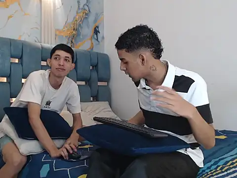 Snapshot of GOLD_BOYS chatting on February 2026 01:20:01 PM GOLD BOYS online show from February 2026 01:20:01 PM