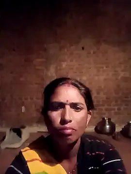 Snapshot of Hot_re83 chatting on February 2026 11:33:02 PM Hot re83 online show from February 2026 11:33:02 PM