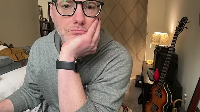 Snapshot of CunningColm chatting on March 2026 04:36:01 PM CunningColm online show from March 2026 04:36:01 PM