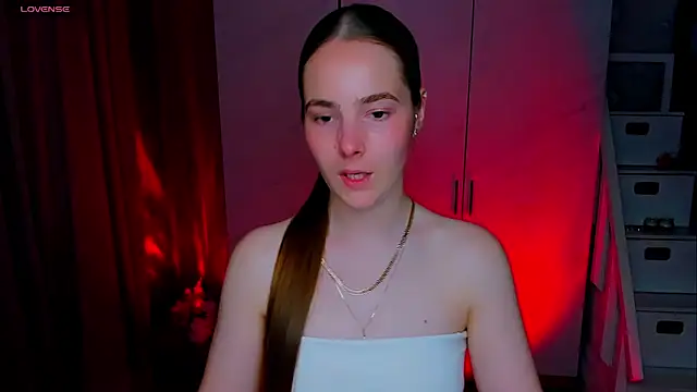Snapshot of Maddy_Wood_ chatting on June 2026 03:56:02 PM Maddy Wood online show from June 2026 03:56:02 PM