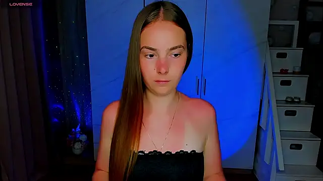 Snapshot of Maddy_Wood_ chatting on June 2026 04:27:01 PM Maddy Wood online show from June 2026 04:27:01 PM