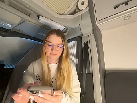 Snapshot of melanieTesss chatting on February 2026 11:44:02 AM melanieTesss online show from February 2026 11:44:02 AM