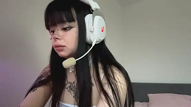 Luna Sohotti online show from April 2026 03:39:01 PM