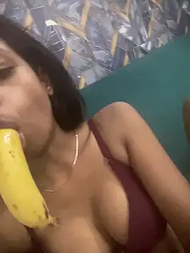 Snapshot of Rani1993 chatting on February 2026 08:21:01 PM Rani1993 online show from February 2026 08:21:01 PM