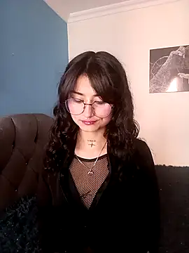 Lili  Clan online show from April 2026 08:37:02 PM
