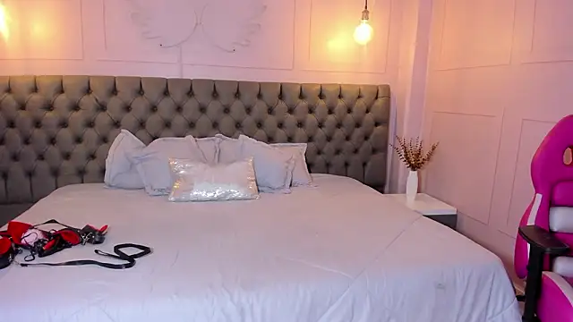 hillary bigbutt online show from February 2026 11:36:01 PM