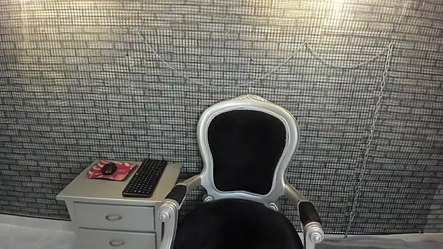 hillary bigbutt online show from April 2026 03:48:01 AM