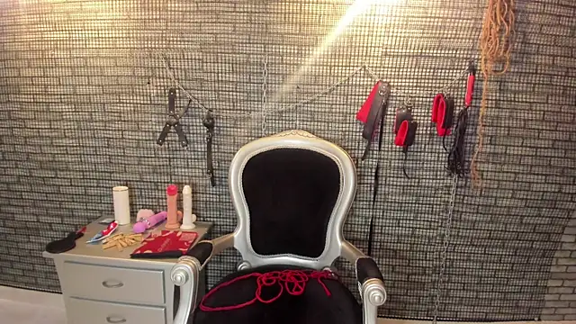 hillary bigbutt online show from April 2026 03:57:02 PM